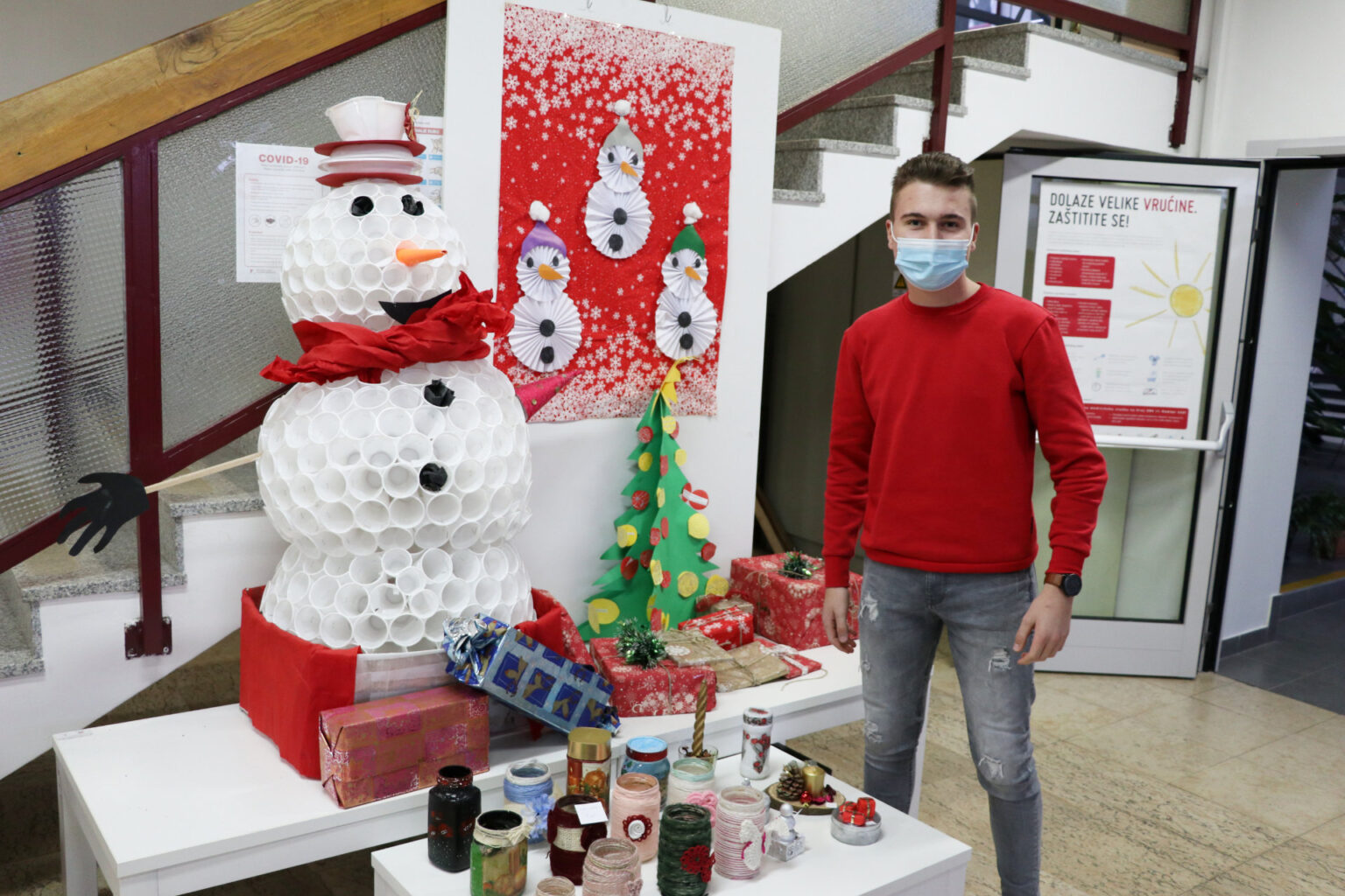 Školski hodnici u adventskom ruhu
